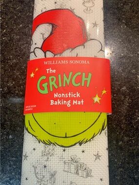Williams Sonoma The Grinch Nonstick Silicone Baking Mat 16.5 in x 11.5 in NEW